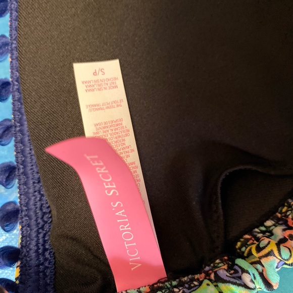 Victoria Secret Size S “The Teeny Triangle” Top - Picture 3 of 3